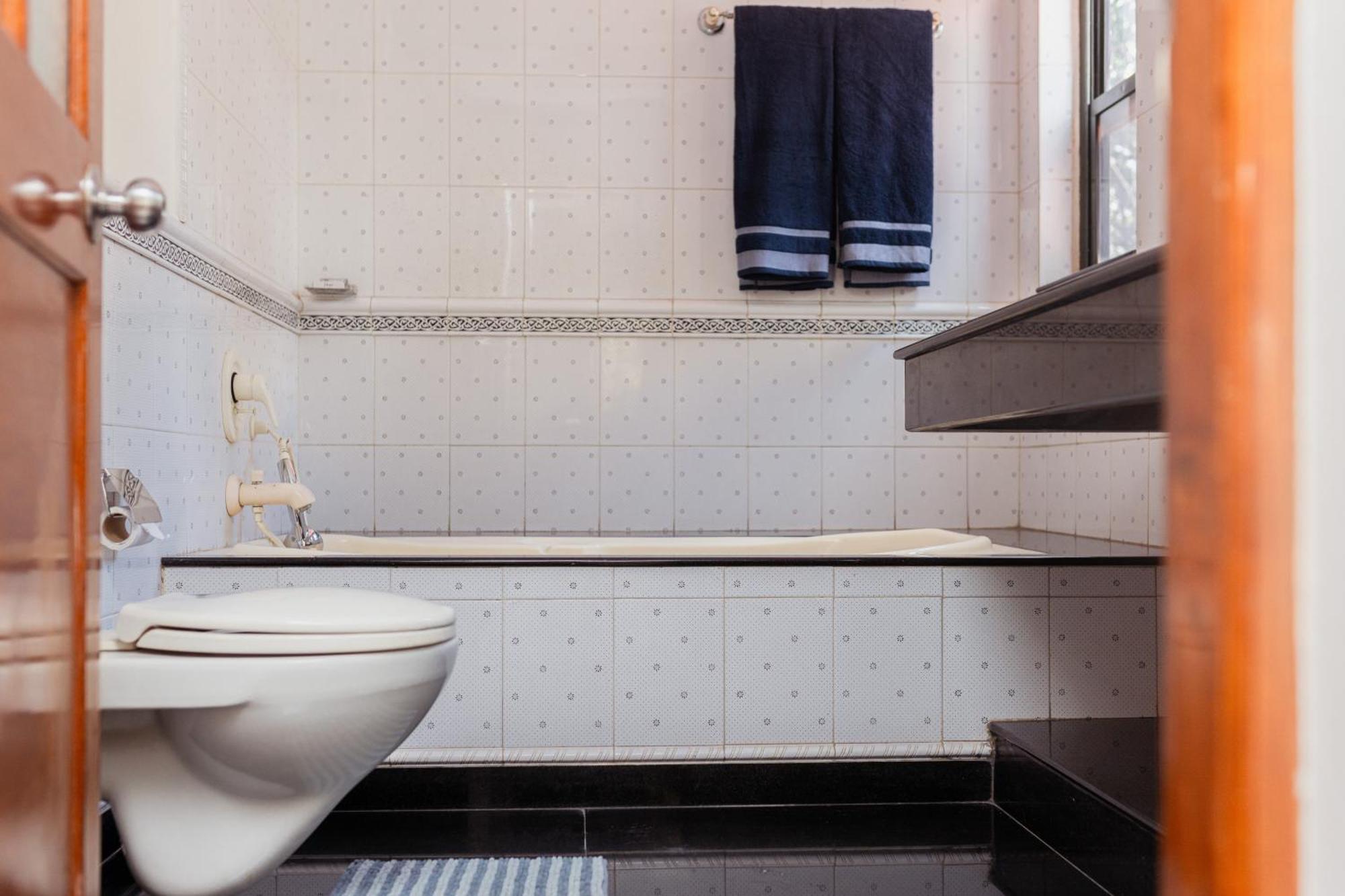Luho 41 Penthouse Bed and Breakfast Bangalore Buitenkant foto
